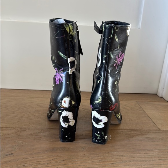 GRAFFITI- Women’s  Black Leather Floral Ankle Boots- Sz 7 - Picture 5 of 9